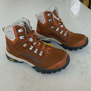 Vasque 7041 Talus XT GTX Hiking Boot